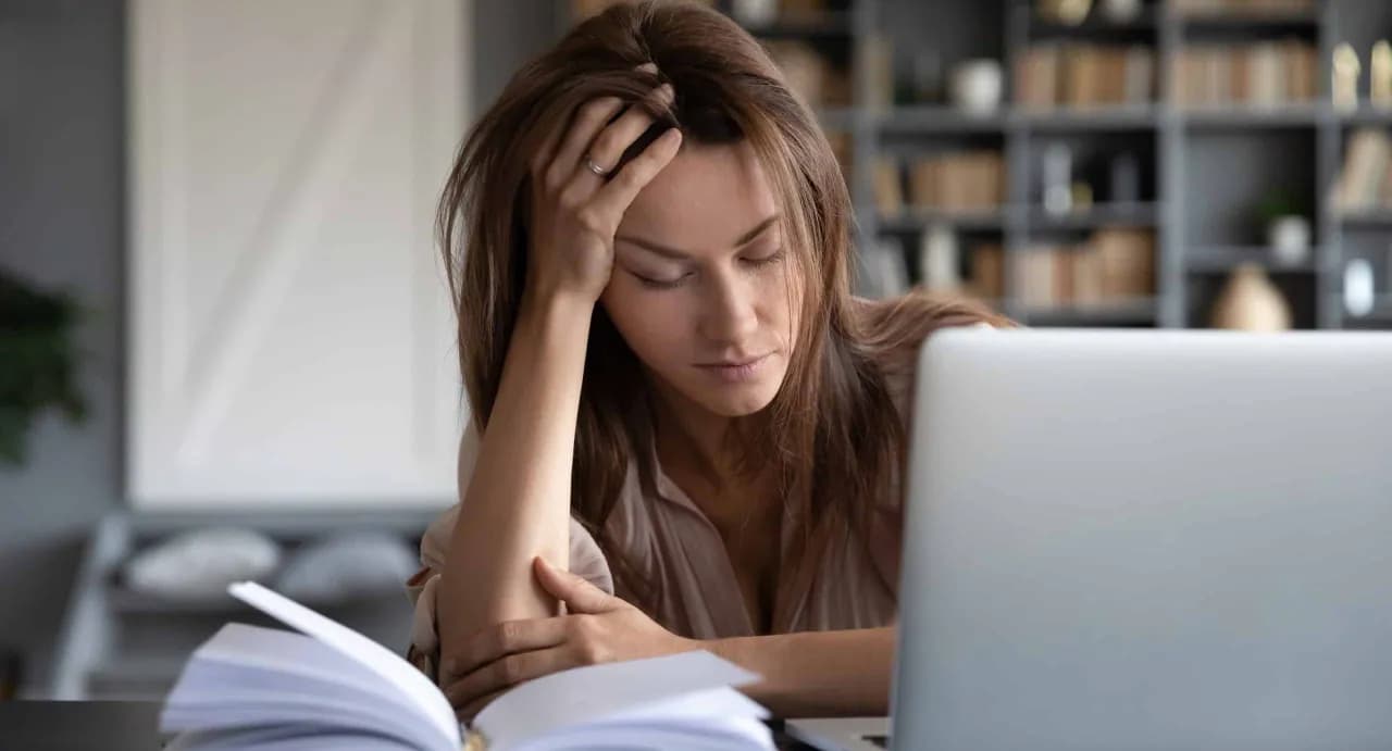 Ciągłe zmęczenie i senność: jakie badania mogą pomóc w diagnozie?