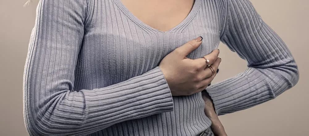 Czy podczas menopauzy bolą piersi? Poznaj przyczyny i objawy