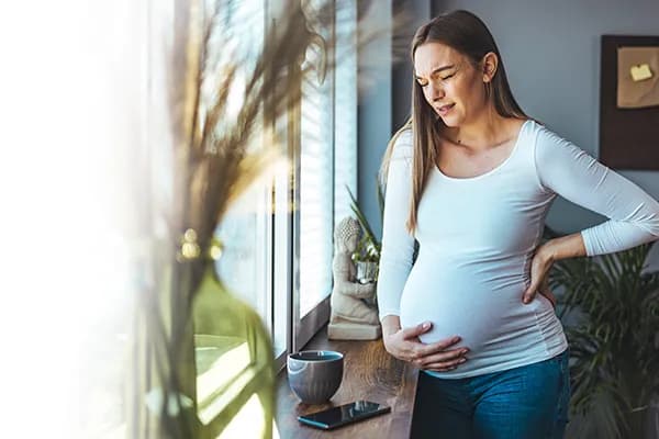 Ciąża ból brzucha jak na okres – kiedy to normalne, a kiedy nie
